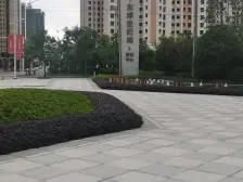 东津世纪城两室的毛坯房带花园适合养老爱生活养花种菜