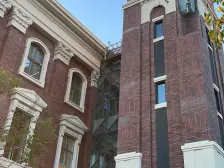 金地城前排下跃,全天光线好利用空间大,有露台和庭院