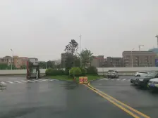 世茂国风滨江全新精装三房带150平方平台诚意出售