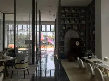 门口银屏站,近大型润新百货及新时代广场