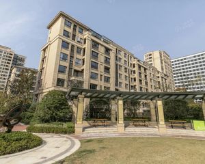 城区高品质公寓,配套齐全即买即住。