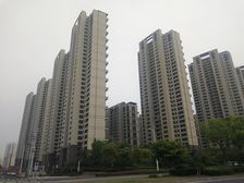 此房楼层好,采光充足交通便利,格局方正,通透适合住