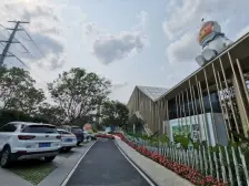 此房证满两年,有欠款,诚心出售,准新房,可以看房