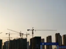 地上三层 花园挺大 马可波罗地砖 直接拎包住 满二