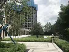 此房为毛坯三房 户型方正 无遮挡采光通风 朝南看花园