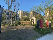 此房户型手续齐全,格局好,采光好,无遮挡,出行方便