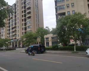 集士港繁华地段中梁和宾府125平精装四房出售