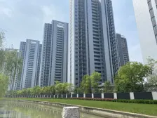 临湖双拼下叠边户,大花园 ,满二年,配套齐全