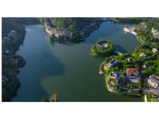 力扬集团开发,龙湖物业,依山傍水环境好,宽敞明亮