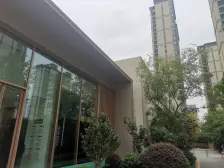 次新房,刚满两年,业主一手毛胚买进全新装修,诚售。