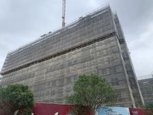 临港主城区,大四房带产权车位,诚心出售,103片区