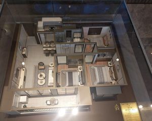 户型方正,居住舒适,出行便捷。