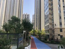 此房满二精装修,经典三室采光好户型方正,带车位