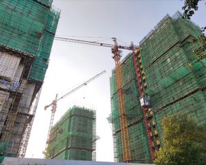 站南电梯房,低楼层三室两厅两卫,偏H户型毛坯