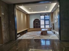 小区是洋房和别墅一体的社区,此房马上满二年,不唯一