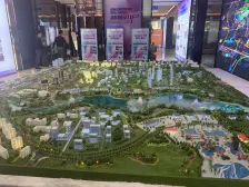 出门就是地铁一号线、公交枢纽站和云巴站,交通方便。