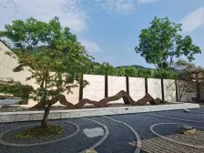 品质别墅 一共4层 前后大花园