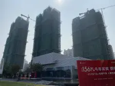 次新小区,房子一楼带花园,花园面宽大,地下室