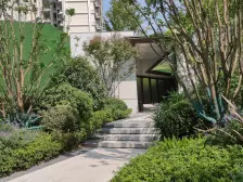 悦来轻轨房 出门就是6号线10号线换乘站 出行方便,