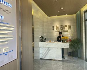 此房全新装修,朝南,采光好户型好,小区风景优美