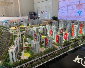 金义宝龙毛坯,三房两厅一卫,一楼带花园。