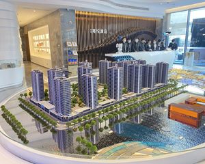 商贸城湖景房四房两卫带车位