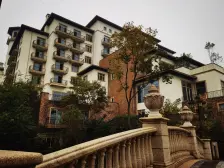 南山脚下,全采光联排端户,3min上内环,交通便捷