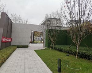 和泓紫山云庭4室2厅东南