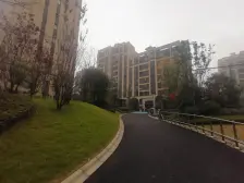 正规4房2卫洋房户型,全新精装未住人,带地暖,带车位