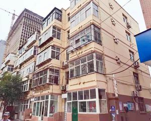 人民路上,通透户型,生活便利,交通方便,采光通风好