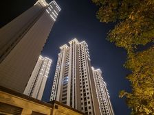 此房毛坯四房,4房两卫,,交易简单的,产权清晰