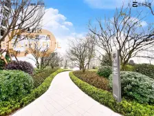 次新小区+双轻轨出门+成熟商圈+字水