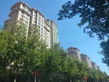 三室带平台,小高层,精装修,满两年.电梯入户。