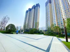 小区环境优美,人车分流,一级物业