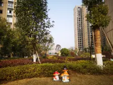 小区人车分流.出门有公交车.购物也方便