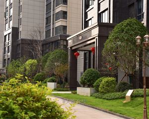 小区环境优美,小区人车分流,业主诚心出售