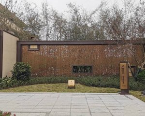 出门就是玫瑰国际,配套齐全,带产权车位,好楼层!