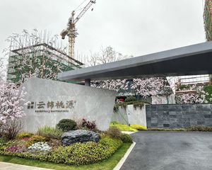 此房格局方正,采光好,带车位小区中间楼栋,交通便利