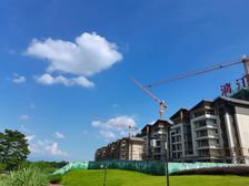 漓江边上小区 兴进漓江悦府 朝南三房 带地下车位一个