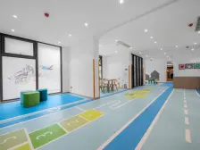 房龄较新全天采光四开间朝南户型,中间楼层,流通性好