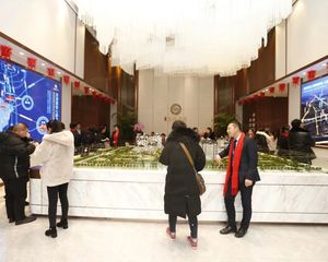 低密度社区,小区绿化高,出行方便,新社区。
