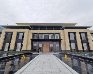 江天樾1期。产权89户型。全新精装。朝南,不临街。