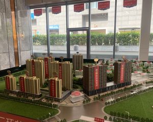 :2022年交房的次新精装大三房。小区内带两座山,