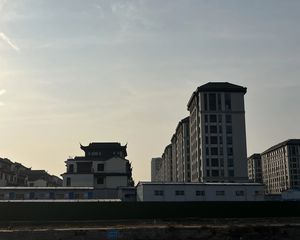 100多万精装50平南院140平负一车位一个绿城物业