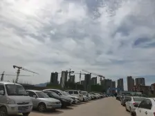 毛坯房,带露台,带180平院子,方正户型,南北通透。