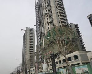 房子采光好户型好小区出行方便门口就是.......