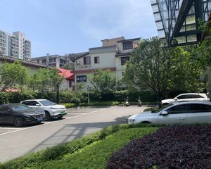 市中芯地铁口复式得房率高带十年租约急售