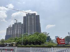 市心为核地段,地铁、公交、高架围绕,商圈林立