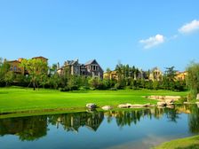 温柔 惬意的法式风格 花园向南 带车库 楼间距宽