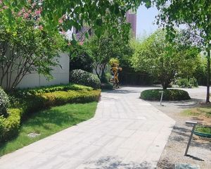 武汉路新装修一天未住电梯次新小区商品房中间楼层
